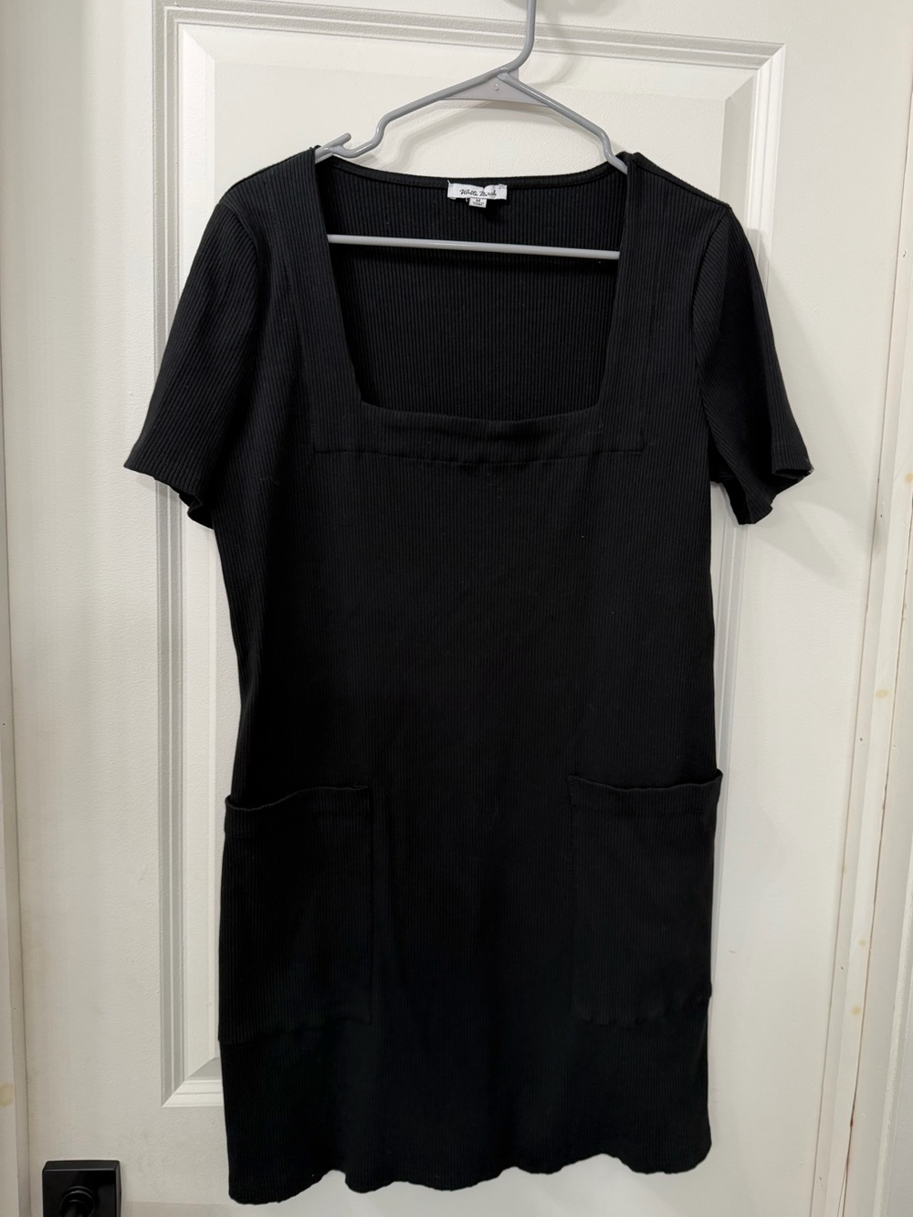 Women’s Black Square Neck Short Sleeve Pocket Dress With Front Pockets